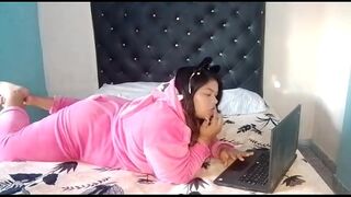 Anal-vaginal masturbation and fat ass shaking in doggy style. naughty MILF and close up PAWG. Shaved pussy. Homemade fetish. Amateur.