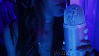 RELATO #16 Dos wild milf lesbianas de closet