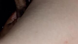 Esta mamá soltera tiene el pussy jugoso y caliente