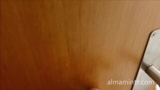 almamints - mi esposo me graba mientras me ducho