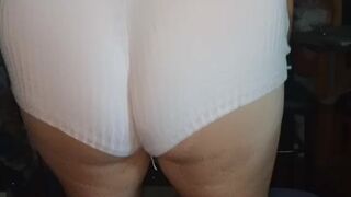 mire un video de twerk quise copiar no me salio