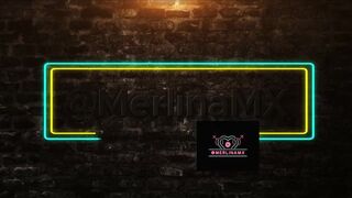 Esposa Tetona Mexicana Se Calienta en El Tubo tocando su Vagina