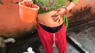 Desi village mature milf nangi aurat bathing outdoor