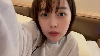 [A female college student's masturbation routine] After college, she masturbates while slowly stroking her pussy, still smelly from her body odor.