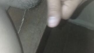 Solo quedé en mi cuarto. Y me la jalo rápido.