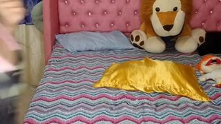 I was so horny that I couldn't stand it and I ended up masturbating with a dildo in my rich pussy