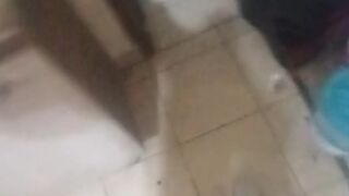 Sirvienta follada en la Cocina (mi esposa casi nos descubre)