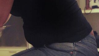 Cuando el negro no puede ocultar el tamaño de tu barriga