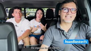 gorgeous MILF colombiana se folla a joven de VERGA ENORME en el coche - Juan Bustos ROAD