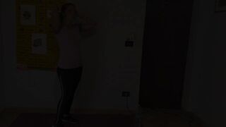 La moglie troia italiana, si fa scopare duro a pecorina dal personal trainer- Dialoghi Italiano