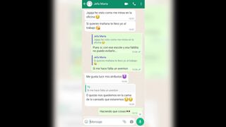 La puta de mi jefa me envia foto de sus tetas por WhatsApp