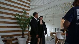 The Italian woman was having sex with both friends at the same time; now they will take revenge.