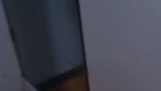 Llevo a hotel a mi yerno y recibo llamada de mi marido. Yerno me da solo por el culo