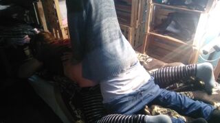 La puta de mi novia se pone una tanga celeste y me provoca