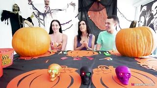 Pleasing stepmom's Head Stucked In Halloween Pumpkin, Stepson Helps With His Big Dick! - Tia Cyrus, Johnny