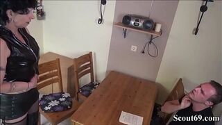 Freaky step Grandma Seduce Step-Son of step Daughter to Fuck - Freak Oma schnapp sich ihren Enkel zum ficken am Wochenende