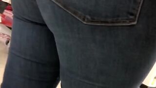 Big Ass curvy beautiful MILF in SuperMarket