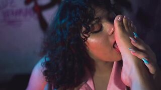 COUGAR BBW Sluts Love Sucking Feet and Pussy