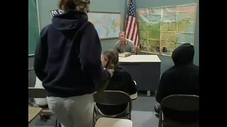 Hottie gives sexy facesitting